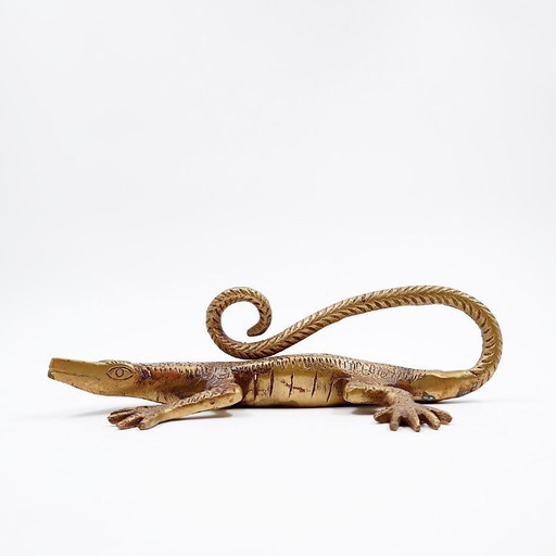 Brass handle in the shape of a Komodo lizard