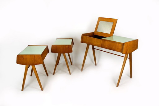 Tables de chevet restaurées de style Mid-Century avec coiffeuse, Tchécoslovaquie, années 1960, ensemble de 3