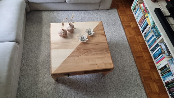 Image 1 of Tavolino con cassetti bicolore