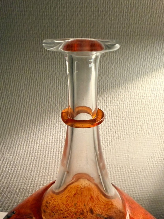 Image 1 of Vase signé Kosta Boda « Satellite » par Bertil Vallien - Grands Confettis Rouges (Modèle 89715)