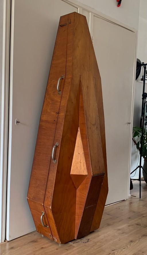 Estuche antiguo para contrabajo, años 30-40.