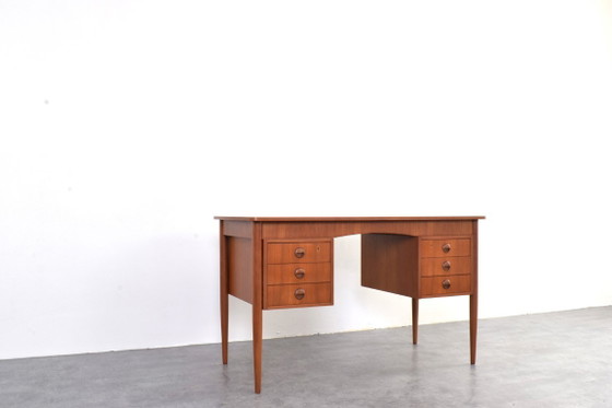 Mid-Century Deens Teakhouten Bureau, jaren 60. – Wood (photo 9 of 17)
