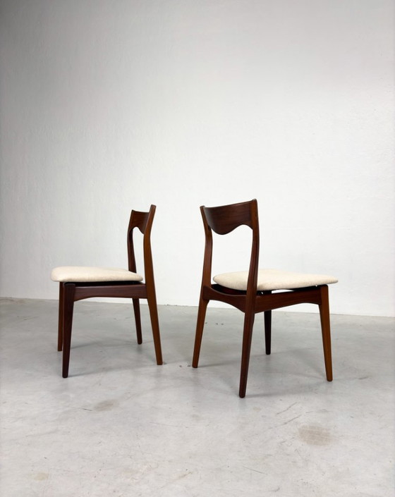 Set Vintage Dining chairs by AwA – Wood (photo 9 of 19)
