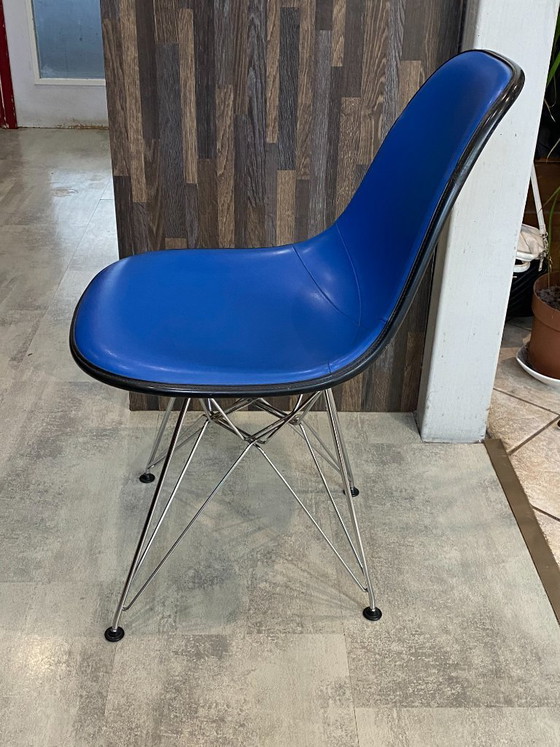 Image 1 of Sedia vintage Eames Herman Miller in vinile blu e fibra di vetro (anni '50, '60, '70)