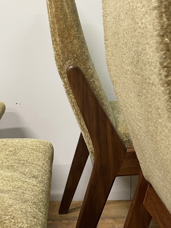 Image 1 of Juego de 4 sillas de comedor de diseño de mediados de siglo, madera maciza y tapizado original.