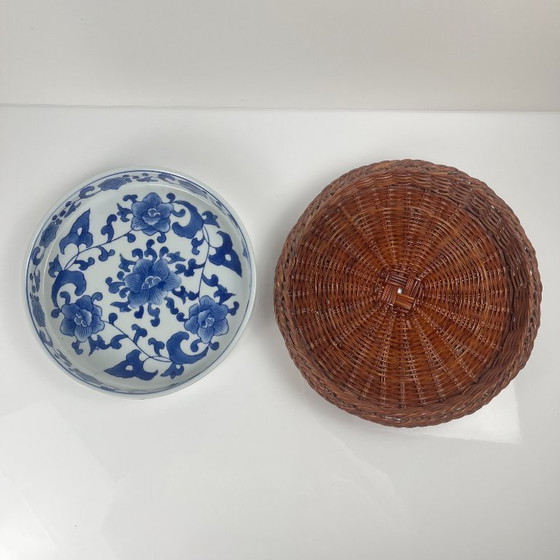 Image 1 of Set of 6 ceramic serving platters in white and blue floral pattern with woven wicker mount, 1970/80