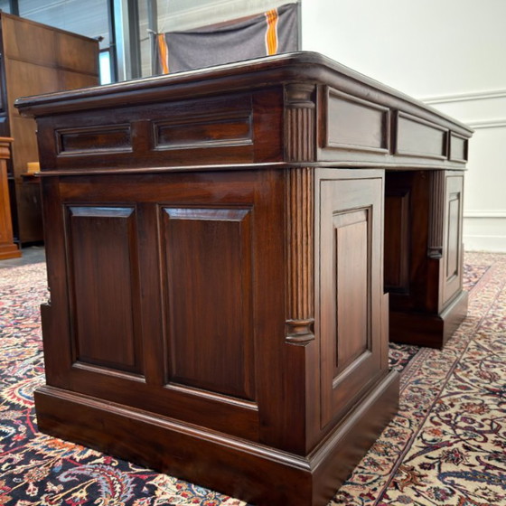 English Classic Desk with Green Leather – Wood (photo 7 of 19)