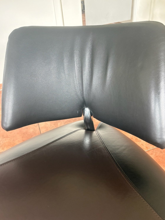 Fauteuil Leolux Pallone avec pouf assorti – cuir (photo 4 of 7)