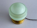Tischleuchte aus mattiertem grünem und goldenem Glas