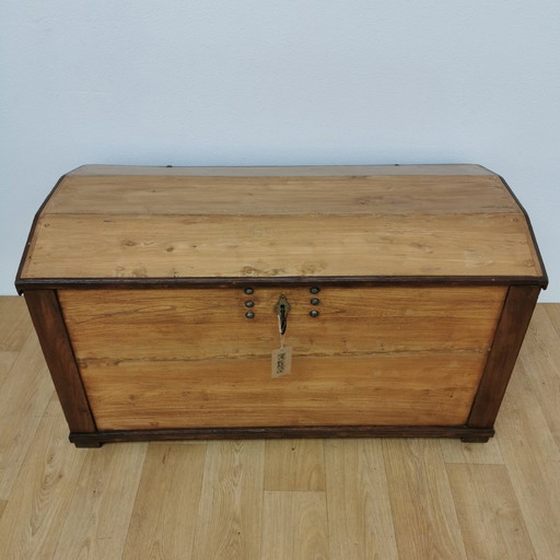 Antique Wooden Chest, Blanket Chest, Toy Chest. Large Heavy Model