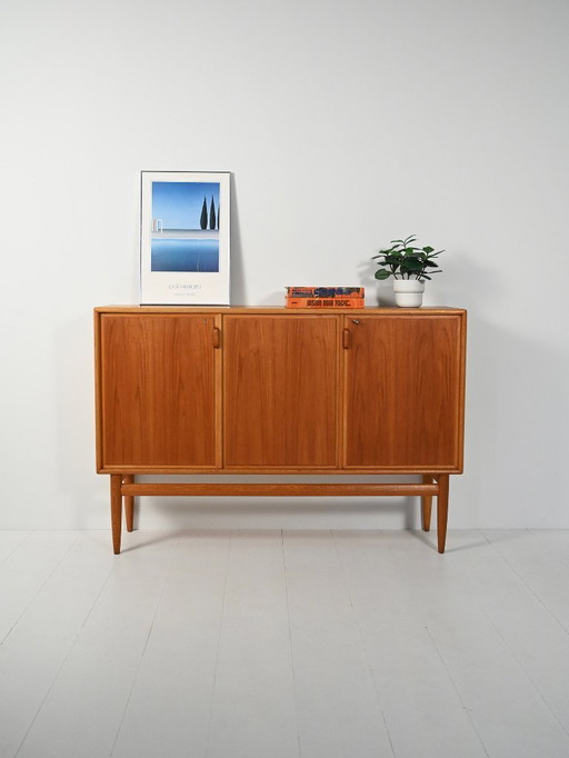 Credenza alta scandinava, anni '50/'60, rovere e teak, tre ante
