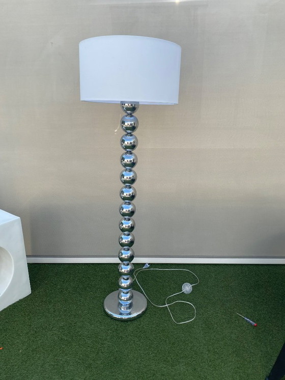 Image 1 of Lampada a sfera vintage con paralume bianco