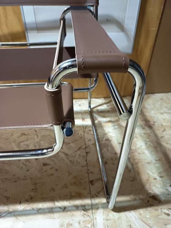 Image 1 of Poltrone Knoll Wassily B3 2 nuove/usate in pelle color noce di Marcel Breuer € 4.400