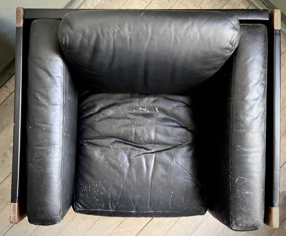 Image 1 of Gestoffeerde fauteuil 920 in hout en leer van Afra en Tobia Scarpa (jaren 70)