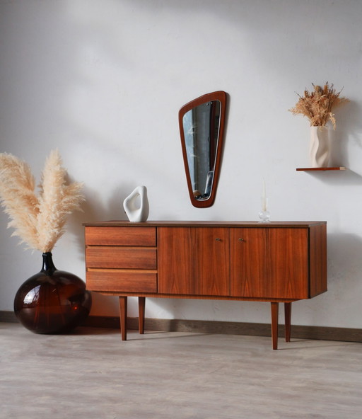 Klein minimalistisch dressoir van teakhout - Circa 60