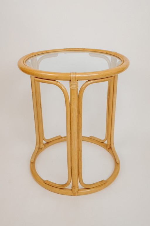 Vintage ronde bamboe bijzettafel met glazen blad