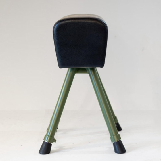 Image 1 of 1x panca industriale moderna di metà secolo per cavalli, metallo verde e pelle nera