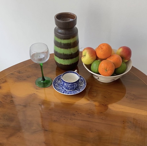 Antieke ovale kersenhouten eettafel op wielen