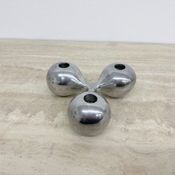 Image 1 of Bolvormige kandelaar van aluminium met atoomdesign uit het midden van de 20e eeuw, jaren 70.