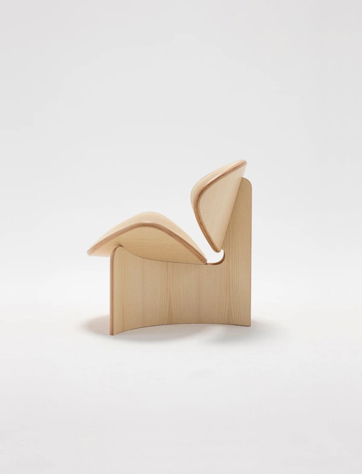 R400 Lounge Chair
