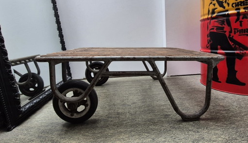 Chariot d'usine vintage – salontafels, Metal, Rubber