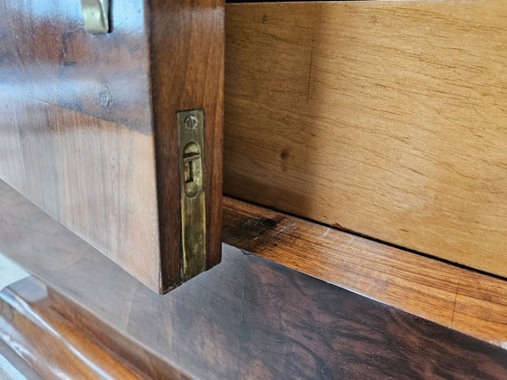 Image 1 of 1940s Art Decò sideboard in walnut burl with mirror