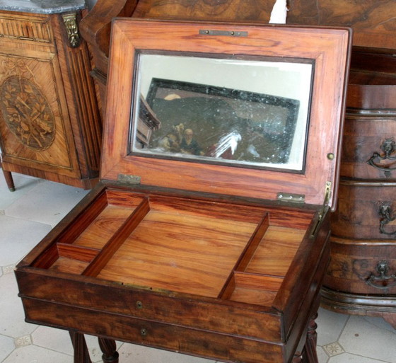 Image 1 of Klassieke Franse decoratie: vintage mahoniehouten naaitafel, hal uit het midden van de 19e eeuw.
