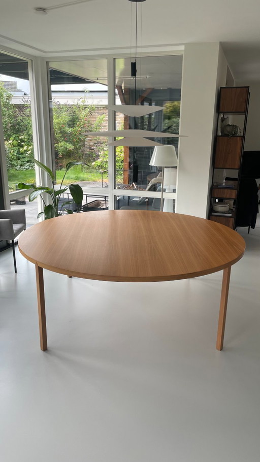 Slim Plus Arco dining table, round dimensions 200cm, American walnut veneer, P-lacquer