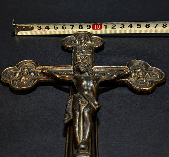 Crocifisso antico in bronzo – Cristo in rilievo – Croce decorata, XIX secolo – Oggetti decorativi, Bronze (photo 8 of 8)