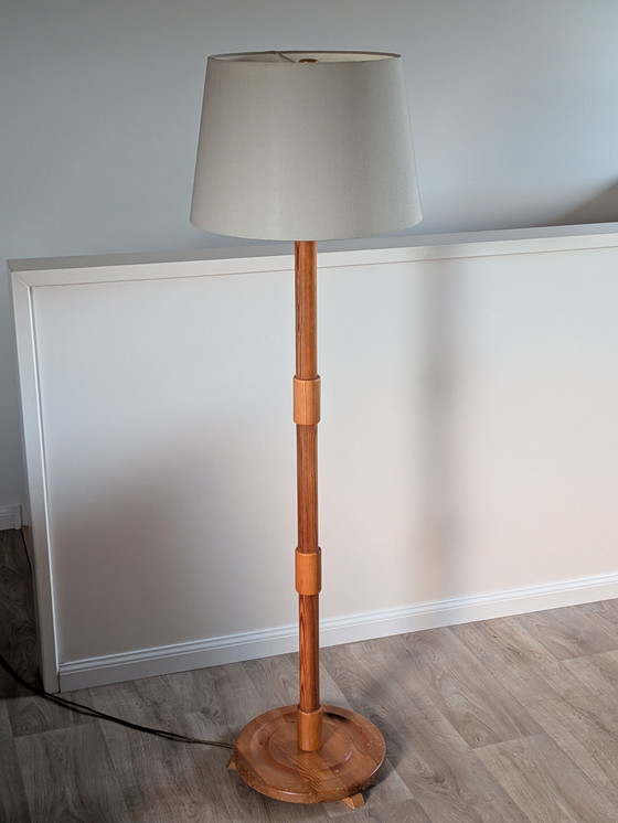 Image 1 of Lampada da terra brutalista svedese in pino – Solbackens Svarveri – anni '70 – Doppia E27