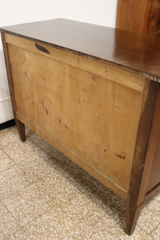 Image 1 of Cómoda antigua de nogal macizo, Italia, siglo XVIII