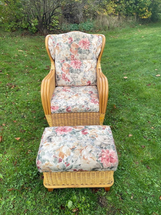 Image 1 of 1 x Fauteuil en rotin charmant et confortable avec repose-pieds