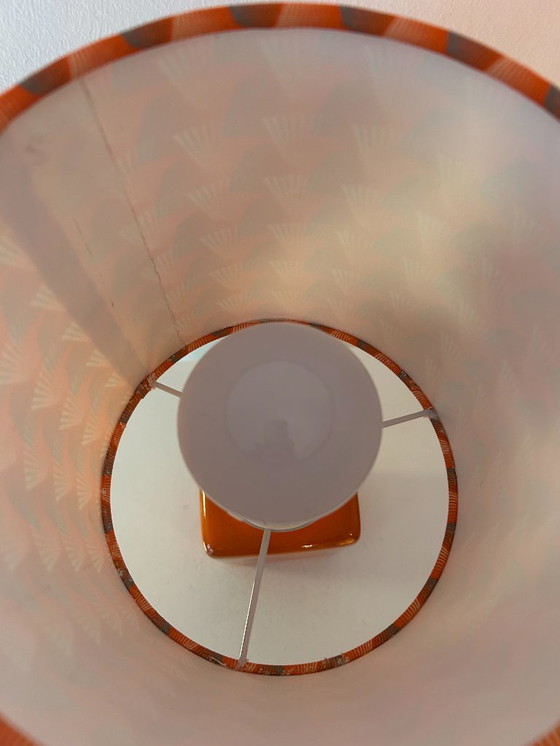 Image 1 of Een haardvaas van West-Duits aardewerk (jaren 60/70) omgetoverd tot een upcycled vaaslamp.