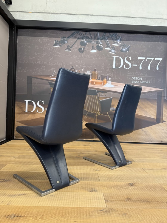 2 sedie da pranzo Rolf Benz 7800 in pelle blu – Leather (photo 3 of 6)