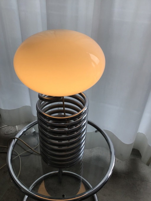 Tafellamp naar een model van Ingo Maurer