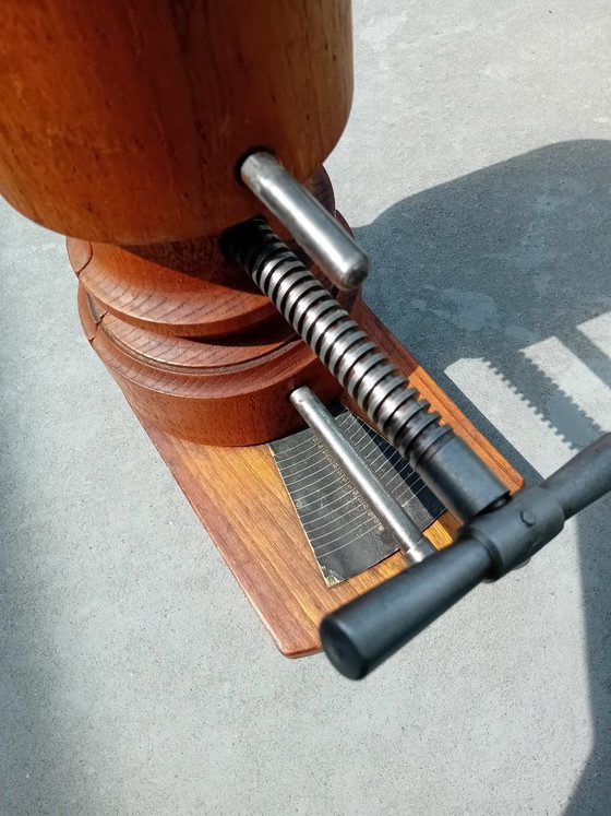 Großer antiker hölzerner Hutspanner/Hutstrecker aus einer Werkstatt – Dekorative Objekte, Wood (photo 3 of 7)