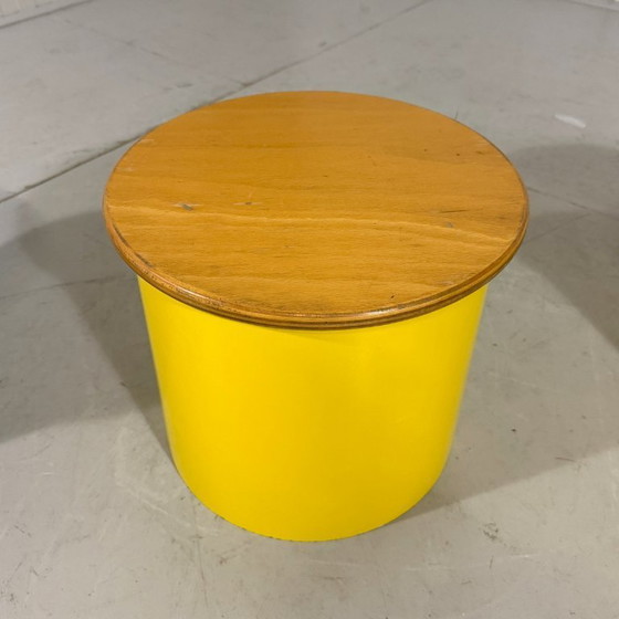 Image 1 of Tables d'appoint et tabourets colorés des années 1980