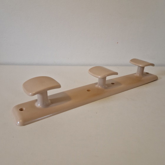 Image 1 of Porte-manteau mural en plastique style années 1970, porte-serviettes futuriste