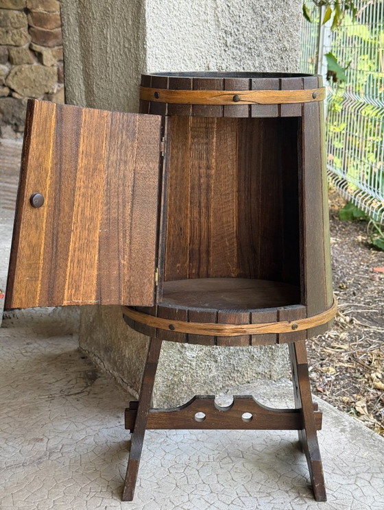 Image 1 of Meuble bar vintage en forme de tonneau 