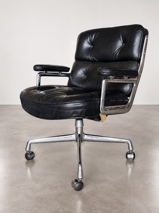 Charles & Ray Eames Lobby chair