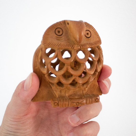 Image 1 of Figura de búho tallada en madera: escultura de ave hecha a mano al estilo del arte popular Jali.