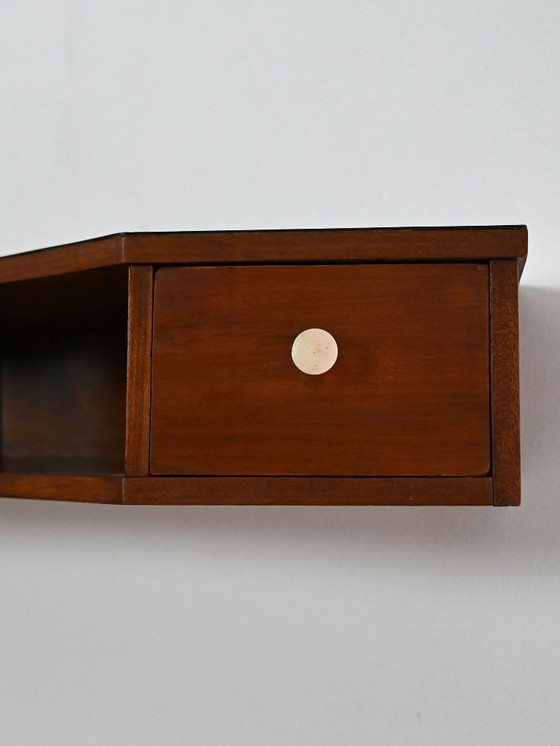 Image 1 of Skandinavischer Wandnachttisch aus Mahagoni mit Bakelitknöpfen