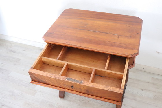 Image 1 of Table d'appoint ancienne en bois