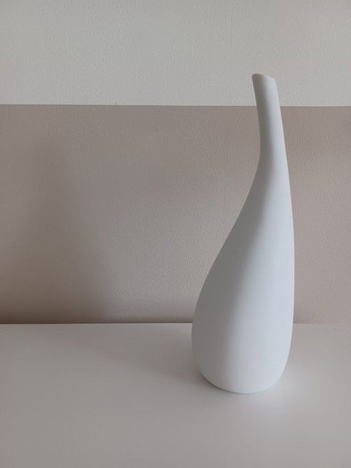 Organic, Minimalist Vase. Design by Asa