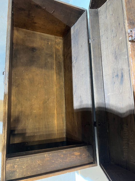 Antieke eikenhouten koepelkoffer uit de 18e eeuw – Kasten (photo 6 of 6)