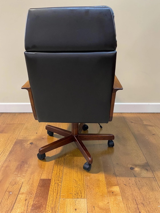 Vintage Mid Century Draaistoel uit Noorwegen – Leer & Teak | Jaren 60/70 | Scandinavisch Modern (photo 4 of 14)