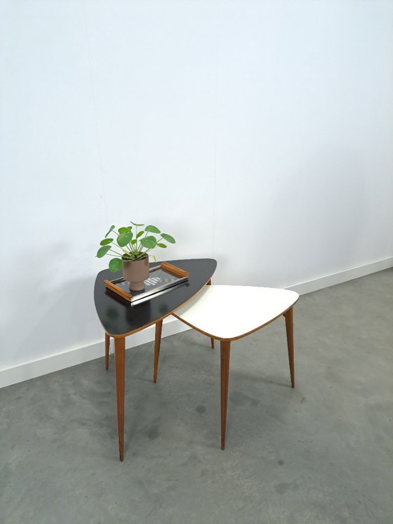 Image 1 of Set zwart wit tafel met houten poten Kaiser Köln