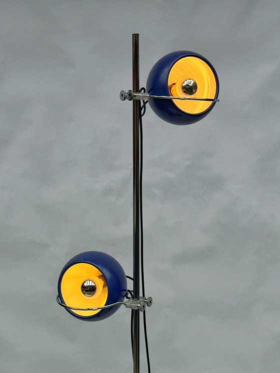 Image 1 of Lampadaire vintage à double globe oculaire | Violet lilas | Style futuriste | Moderne du milieu du siècle | Années 1970