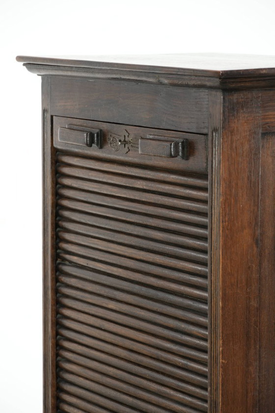 Magnífico archivador/notario antiguo inglés de roble con puerta enrollable de principios del siglo XX. (photo 7 of 14)