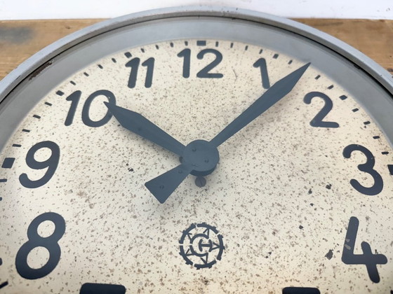 Image 1 of Grijze industriële fabriekswandklok van Chronotechna, jaren 50